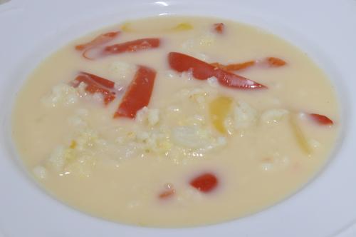 Květáková mléčná polévka s paprikou  – Snadné recept z Česko kuchyně, hotový za 30 - 45 minut